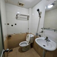 Bán nhà ngõ 221 phố Tôn Đức Thắng quận Đống Đa ngõ trước nhà rộng ô tô đỗ cửa gần phố.