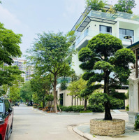 Lô Góc Đẹp! Bán Biệt Thự Khu Đô Thị Việt Hưng, Hai Mặt Thoáng, Vỉa Hè, Ô Tô Đỗ, Giá Bán 31 Tỷ