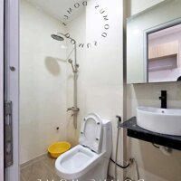 Studio ban công, full nội thất tại Quận 1, gần cầu Nguyễn Văn Cừ, tiện qua Q3, Q8, Q5