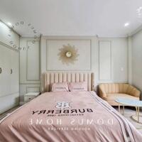 Studio ban công, full nội thất tại Quận 1, gần cầu Nguyễn Văn Cừ, tiện qua Q3, Q8, Q5