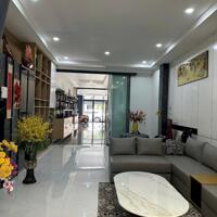 Bán nhà 5 tầng ngang 5,5m có thang máy trung tâm phố biển Nha Trang gần chợ Xóm Mới