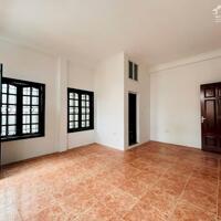 Bán nhà Lạc Long Quân,DT 60m x 5 tầng, mặt tiền 6m,lô góc 2 mặt thoáng,