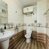 Bán nhà Lạc Long Quân,DT 60m x 5 tầng, mặt tiền 6m,lô góc 2 mặt thoáng,