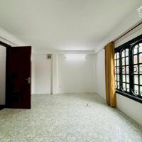 Bán nhà Lạc Long Quân,DT 60m x 5 tầng, mặt tiền 6m,lô góc 2 mặt thoáng,