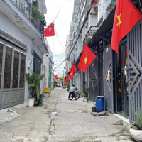 Chỉ Nhỉnh 2 Tỷ - Nhà 2 Tầng , 2 Phòng Ngủ , 2 Tolet , Hẻm Xe Hơi Thông - Hiệp Thành - Q12
