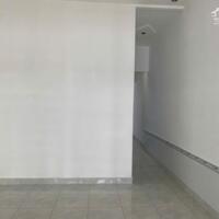 Cần bán căn nhà ngay trung tâm Tân An, Buôn Ma Thuột chỉ việc vào ở!  * Rộng 4m dài 23m full thổ cư * Nhà gồm sân ô tô, phòng khách, 2 phòng ngủ, bếp, khu vực vệ sinh, giếng trời, khu vực phơi đồ áo rộng rãi