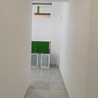 Cần bán căn nhà ngay trung tâm Tân An, Buôn Ma Thuột chỉ việc vào ở!  * Rộng 4m dài 23m full thổ cư * Nhà gồm sân ô tô, phòng khách, 2 phòng ngủ, bếp, khu vực vệ sinh, giếng trời, khu vực phơi đồ áo rộng rãi