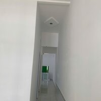 Cần bán căn nhà ngay trung tâm Tân An, Buôn Ma Thuột chỉ việc vào ở!  * Rộng 4m dài 23m full thổ cư * Nhà gồm sân ô tô, phòng khách, 2 phòng ngủ, bếp, khu vực vệ sinh, giếng trời, khu vực phơi đồ áo rộng rãi