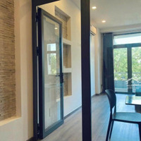 Căn Hộ 1 Phòng Ngủngay Bờ Kè Hoàng Sa Thuận Tiện Di Chuyển Các Quận Full Nội Thất Mới