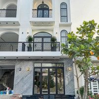 Nhà Đẹp Cách Sài Gòn 15P Di Chuyển