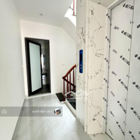 Hơn 8 Tỷ Có 37M2 Nhà 5 Tầng Thang Máy Phố La Thành Thông Hào Nam - 30M Gặp Ô Tô