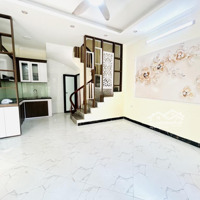 Nhà Đẹp - Gần Phố - Nhiều Tiện Ích Xung Quanh - View Hồ Thoáng Mát