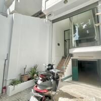 Cho thuê rẻ nhà vị trí đẹp 4 x 23m Điện Biên Phủ Quận 3 TP.HCM