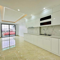 Bán Nhà Cầu Giấy - 40M2 - Thang Máy - Nhà Đẹp - Ngõ Rộng Thoáng