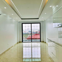 Bán Nhà Cầu Giấy - 40M2 - Thang Máy - Nhà Đẹp - Ngõ Rộng Thoáng