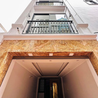 Bán Nhà Cầu Giấy - 40M2 - Thang Máy - Nhà Đẹp - Ngõ Rộng Thoáng