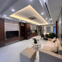 Không Dành Cho Số Đông Căn Nhà Xứng Tầm Doanh Nhân Đẳng Cấp Tại Nguyễn Văn Cừ, Long Biên