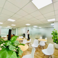 Nhượng Văn Phòng 150M2 Tại Phố Trần Thái Tông, Cầu Giấy, Chia Sẵn Phòng Họp, Sẵn Nội Thất.