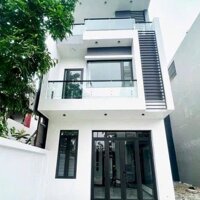  chú Nam bán gấp căn 1 trệt 2 lầu 62m2 sổ hồng riêng 780tr ở Tân Xuân Hóc Môn