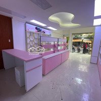 Cho Thuê Nhà Căn Góc Mặt Tiền Đường Nguyễn Hồng Đào - Ngay Khu Bàu Cát Tân Bình - 5X17- 5 Tầng