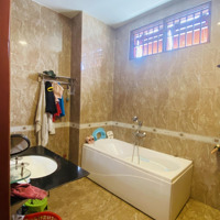 Biệt Thự Vip Full Gỗ Mặt Tiền Sát Big C Dĩ An Khuôn Viên 554 M2 Liên Hệ: 0908979506