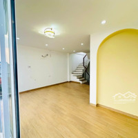 Ngọc Hà, Ba Đình.diện Tích37M2 X 7 Tầng,Mặt Tiền4M, Giá Bán 8,2 Tỷ. Ngõ Thông, Gần Hồ Sát Phố, Thang Máy Nhập.