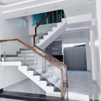 Bán Nhà 4 Tầng Mặt Đường, Thuận Tiện Giao Thông, Vào Trung Tâm Thành Phố Mất Vài Phút