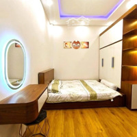 Bán Nhà Phố Hoàng Văn Thái, Lô Góc, 3 Thoáng, Nhà Đẹp, Full Nội Thất, Gần Phố