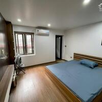 Cho thuê nhà 4 p.ngủ khép kín phố Văn Cao, DT: 76m2.