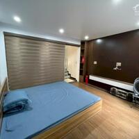 Cho thuê nhà 4 p.ngủ khép kín phố Văn Cao, DT: 76m2.