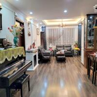 Nhà em cần bán căn hộ 2PN giá 4,7 tỷ và 3PN 6,3 tỷ chung cư HH thái hà 43 phạm văn đồng