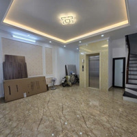 Hiếm!!! Trung Tâm Quận Cầu Giấy 6 Tầng Thang Máy, 70M Ra Mặt Phố Ô Tô Tránh.