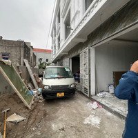 Cần Bán Gấp Căn Nhà 3.5 Tầng Oto Đỗ Cửa Cách Đại Lộ Thăng Long 1Km