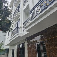 Cần Bán Gấp Căn Nhà 3.5 Tầng Oto Đỗ Cửa Cách Đại Lộ Thăng Long 1Km