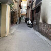 Bán 50m đất tổ 8 Thạch Bàn, ngõ nông cách đường ô tô tránh chỉ 50m, phù hợp định cư xây nhà
