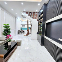Nhà Trần Thái Tông, Cầu Giấy. Lô Góc* Gần Phố* Gần Oto.diện Tích46M2* 6T*Mặt Tiền4.4M Chào 10.5 Tỷ Còn Tl