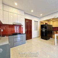 Chdv 2 Phòng Ngủ- 1 Vệ Sinhgần Landmark - Ban Công 60M2 - Đầy Đủ Nội Thất - Thang Máy, Dọn Phòng