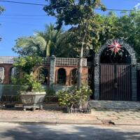 Bán Villa sân vườn mặt tiền đường Hoàng Văn Thái vườn trung tâm thành phố Phan Thiết DT 734m2 Hướng Bắc giá 20 tỷ