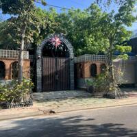 Bán Villa sân vườn mặt tiền đường Hoàng Văn Thái vườn trung tâm thành phố Phan Thiết DT 734m2 Hướng Bắc giá 20 tỷ