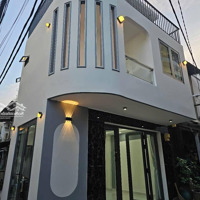 Nhà Đẹp Q4 -Hẻm 4M- 3 Lầu Đúc-35M2 - Ngang 5,5M- Ko Qh-Chỉ 5 Tỷ