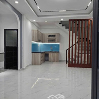 Nhà Đẹp Q4 -Hẻm 4M- 3 Lầu Đúc-35M2 - Ngang 5,5M- Ko Qh-Chỉ 5 Tỷ