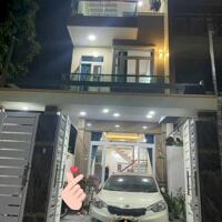 Nhà 1 trệt 2 lầu 100m thổ cư 62,5m (5 x 20) mặt tiền đường nhựa bình nhâm 09 Thuận An BD giá 5,5 tỷ