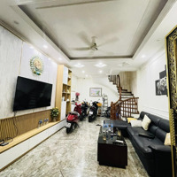 Bán Nhà Dân Chắc Chắn Phố Cự Lộc, 33M2, 6,48 Tỷ, Vài Bước Ra Phố, Ngõ Rộng Thoáng