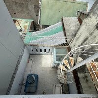Cho Thuê Nhà Riêng 5 Phòng Ngủ 4 Vệ Sinh Có Sân Thượng Tại Hậu Giang, P4, Tân Bình, 16 Triệu Vnd, Hẻm Xe Hơi
