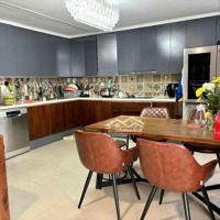 (Chính Chủ) Bán Căn Góc 3 Ngủ 2 Vệ Sinh130M2, Bc Đông Nam, Nhà Đẹp, Sổ Đỏ Cc. Giá Bán 8 Tỷ Golden Land