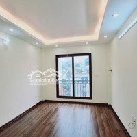 Bán Nhà Hồng Tiến-Thang Máy- 8Tỷ4-Oto Qua Cửa-6 Tầng-3 Ngủ- Khu Dân Trí Cao-Ở Sướng