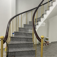 Gấp! Nhà Mặt Tiền Huỳnh Văn Bánh Q.pn,Diện Tíchngang Lớn 7X14M, Trệt 3 Lầu, Có Hẻm Sau, Giá Bán 28.5 Tỷ
