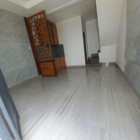 Bán Nhà Căn Góchẽm Xe Hơibến Lức, Long An, 48M2, 640 Tr. Liên Hệ: 0793794079