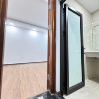 Chính Chủ Vay Bank Giảm 400 Triệu, Cổ Nhuế 30M2, 5 Tầng Thoáng Mát - Cách Chỗ Ô Tô 20M - 6Tỷ