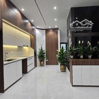 Nhà Mới 5 Tầng 3 Ngủ Ngõ Văn Chương, 100M Đi Bộ Ra Hồ Thông Thoáng